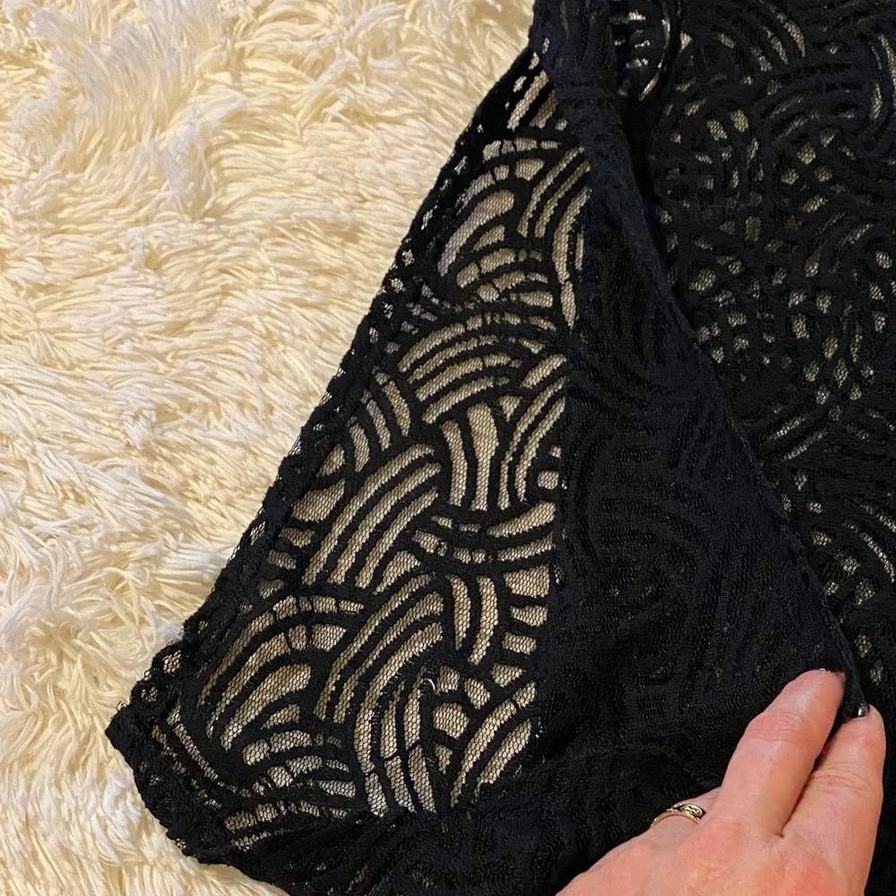 BCBGMaxAzria Black Patterned Lace Top. NWT size Medium. - Picture 3 of 10